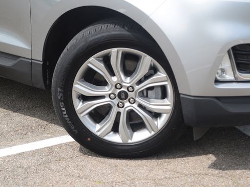 Used 2024 Ford Edge Titanium image 28