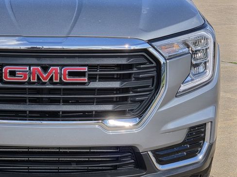 Used 2024 GMC Terrain SLE AWD/4WD image 4