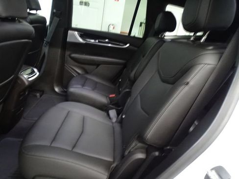 Certified 2022 Cadillac XT6 Premium Luxury w/ Technology Package AWD/4WD image 4