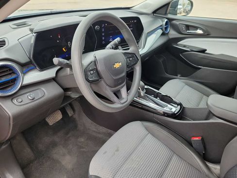 Used 2025 Chevrolet Trax LT FWD image 10