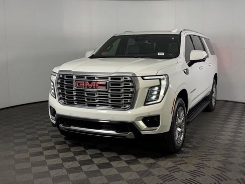 Used 2025 GMC Yukon XL Denali AWD/4WD image 10