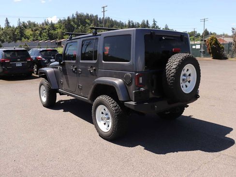 Used 2016 Jeep Wrangler Unlimited Sahara AWD/4WD image 7