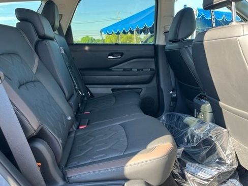 New 2026 Nissan Pathfinder Platinum w/ Cargo Package AWD/4WD image 17