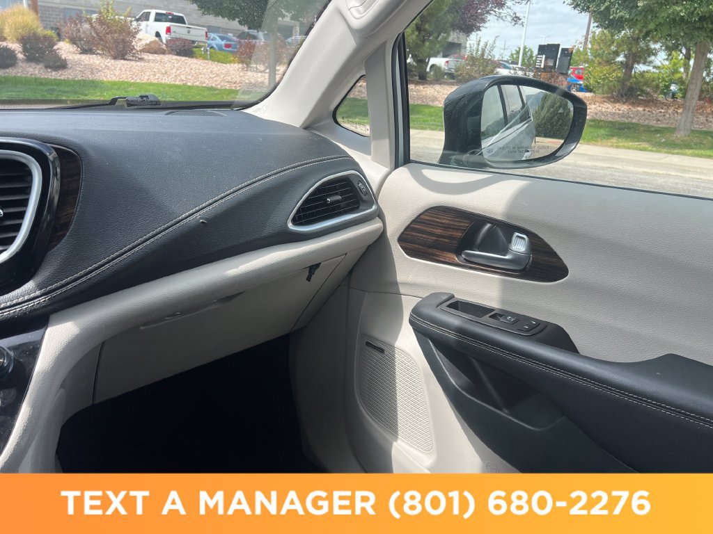 Used 2023 Chrysler Pacifica Limited w/ Uconnect Theater Family Group AWD/4WD image 24