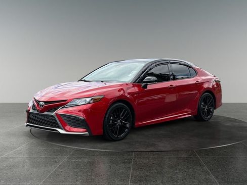 Used 2021 Toyota Camry XSE w/ Navigation Package FWD image 3