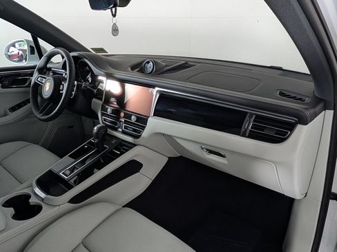 New 2026 Porsche Macan AWD/4WD image 18
