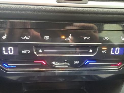 Used 2025 Volkswagen Taos SE image 16