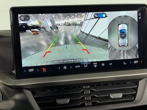 Used 2025 Ford Explorer ST-Line w/ ST-Line Street Pack image 19