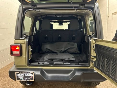 Used 2025 Jeep Wrangler Unlimited Sport AWD/4WD image 11