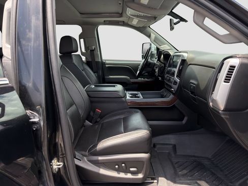 Used 2019 GMC Sierra 2500 SLT w/ Duramax Plus Package AWD/4WD image 18