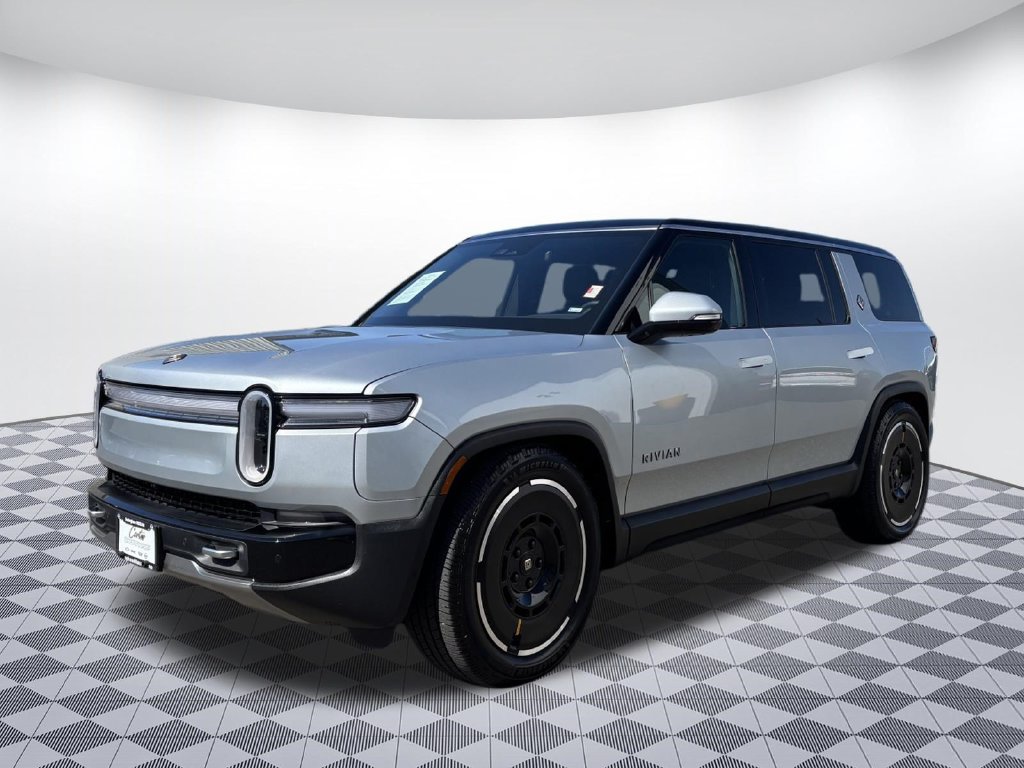 Used 2025 Rivian R1S Adventure Dual AWD/4WD image 3