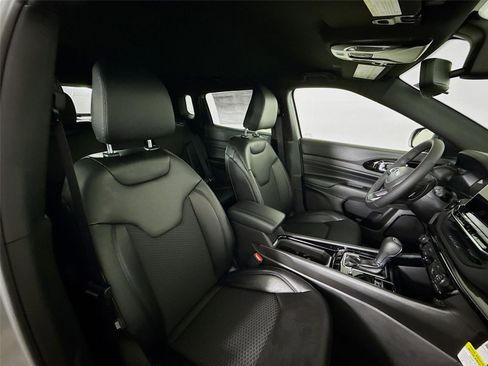 New 2026 Jeep Compass Latitude image 28