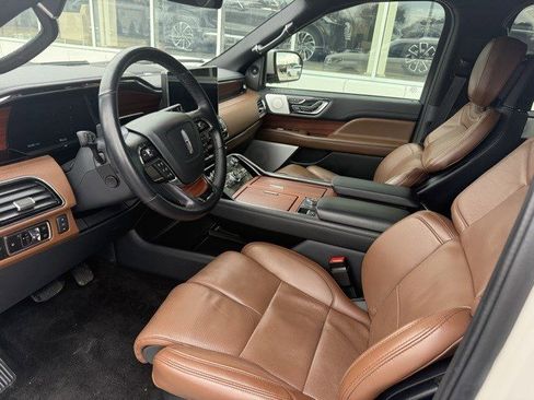 Used 2024 Lincoln Navigator Reserve image 10