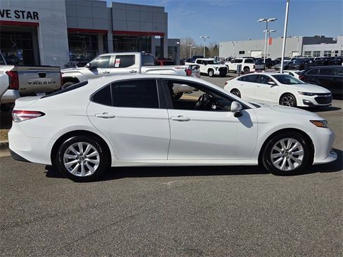 Used 2018 Toyota Camry LE w/ Moonroof Package image 13
