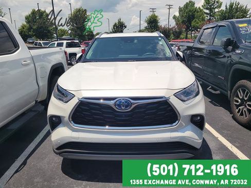Used 2023 Toyota Highlander Platinum FWD image 2