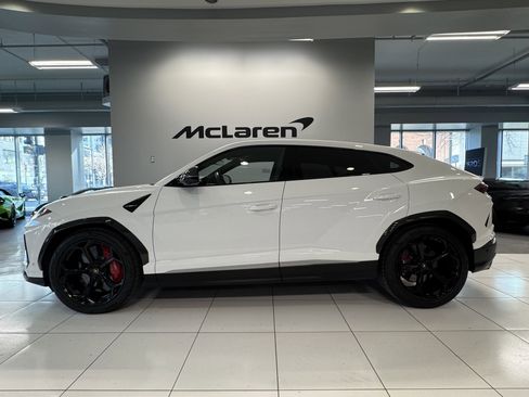 Used 2020 Lamborghini Urus image 2
