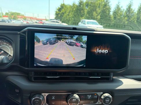 Used 2026 Jeep Wrangler Unlimited Rubicon AWD/4WD image 18