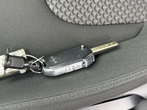 Used 2025 Kia Sportage LX image 21