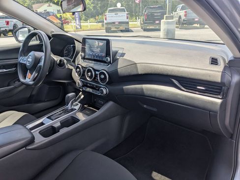 Used 2024 Nissan Sentra SV FWD image 27