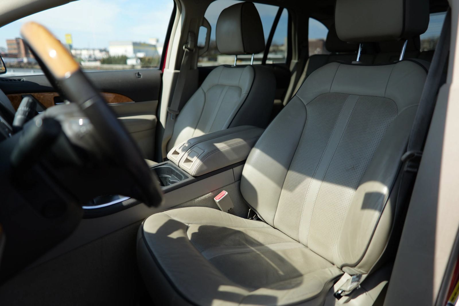 Used 2013 Lincoln MKX AWD image 18