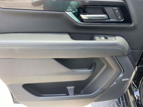 Used 2025 GMC Yukon XL Elevation AWD/4WD image 13
