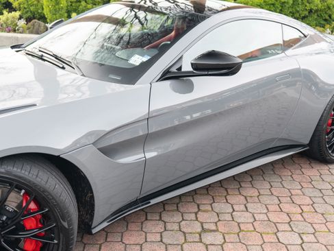 Used 2023 Aston Martin V8 Vantage Coupe image 41