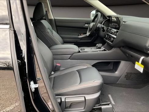 New 2026 Nissan Pathfinder SL w/ SL Premium Package FWD image 10