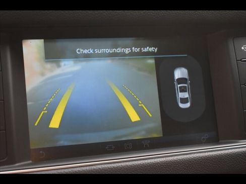 Used 2016 Jaguar XF S image 11