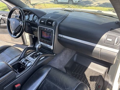 Used 2006 Porsche Cayenne Turbo S AWD/4WD image 35
