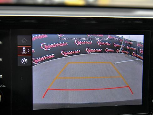 Used 2023 Kia Sorento LX image 18