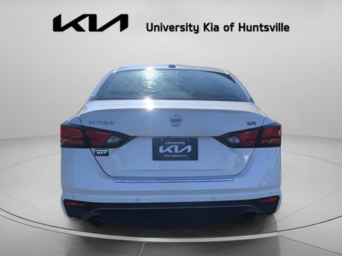 Used 2021 Nissan Altima 2.5 SR w/ SR Premium Package image 6