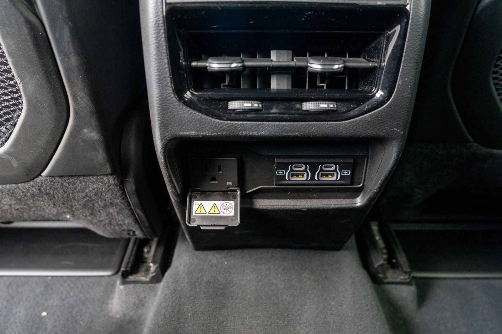 Used 2023 Jeep Grand Cherokee Altitude AWD/4WD image 30
