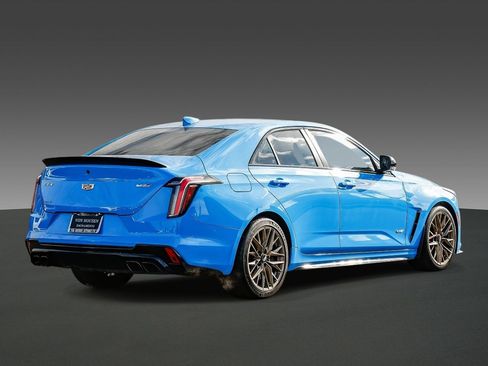 Used 2023 Cadillac CT4 V Blackwing w/ LPO, Bronce Accent Package image 4