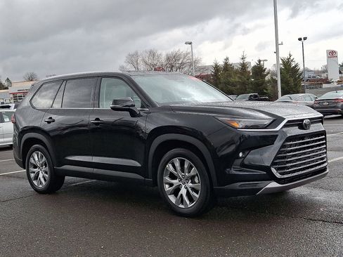 Certified 2025 Toyota Grand Highlander AWD image 1