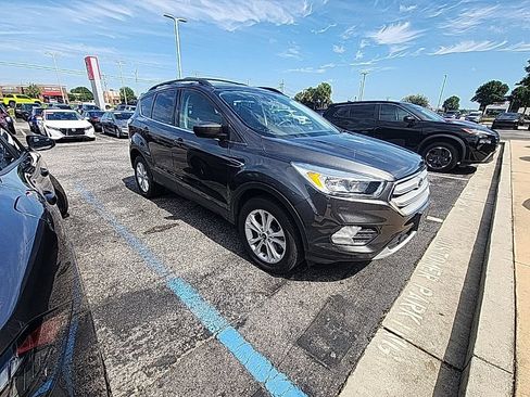 Used 2018 Ford Escape SE w/ SE Sync 3 Package AWD/4WD image 1
