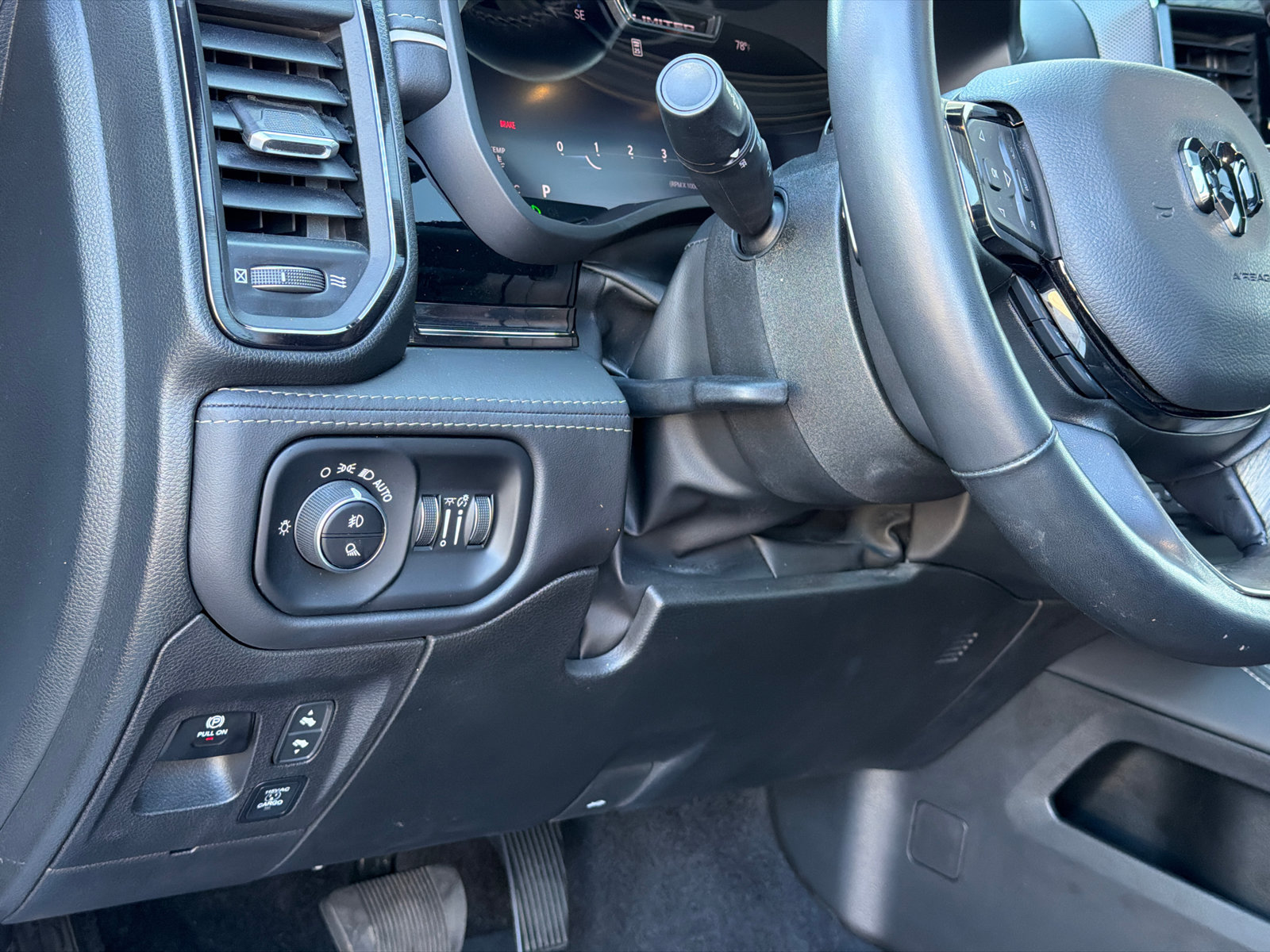 Used 2025 RAM 1500 Limited AWD/4WD image 21