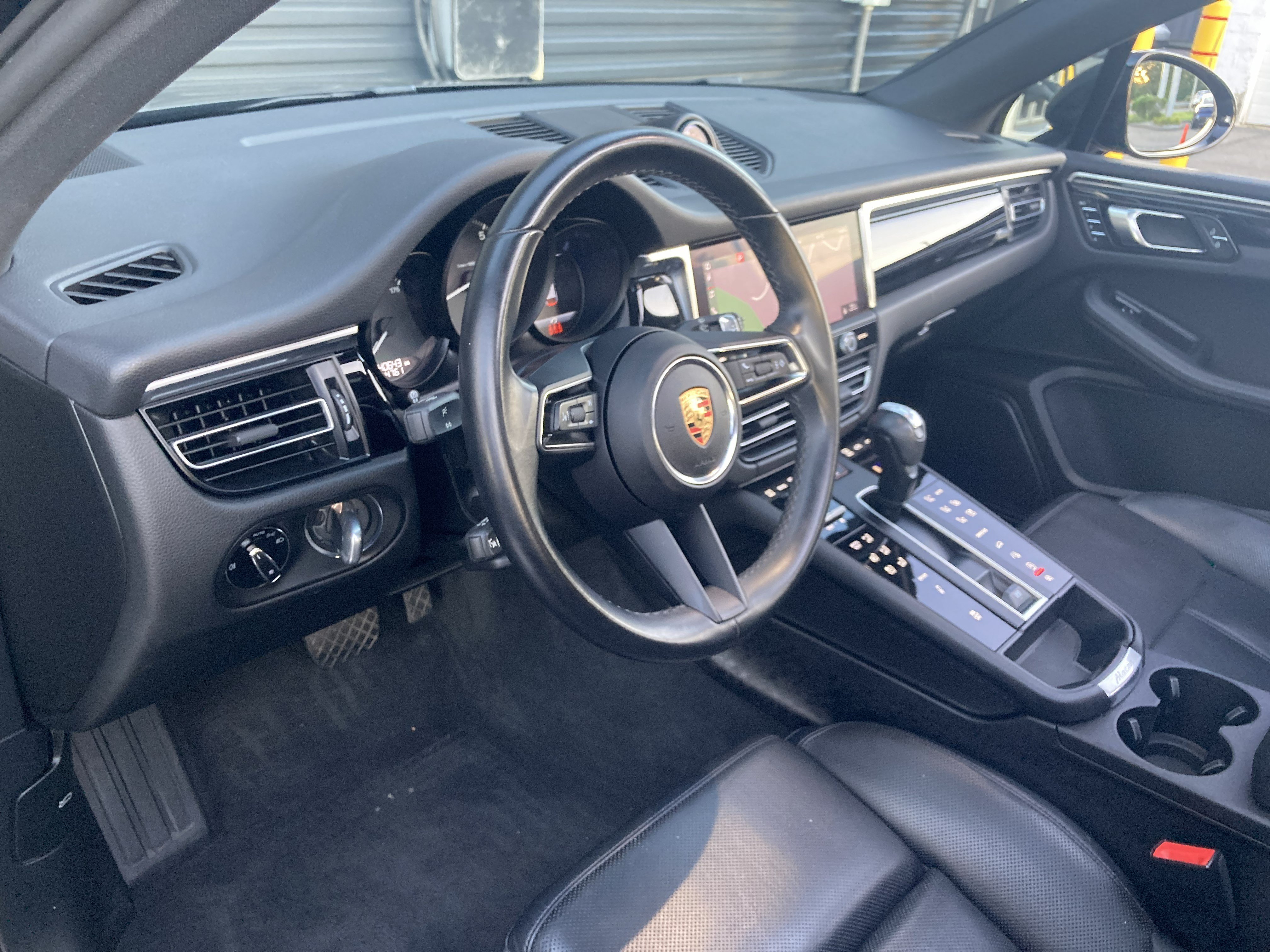 Certified 2024 Porsche Macan AWD/4WD image 4