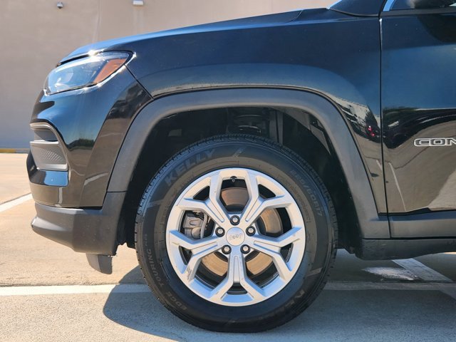 Used 2024 Jeep Compass Latitude AWD/4WD image 8