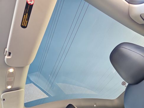 Used 2021 Tesla Model Y Long Range image 32