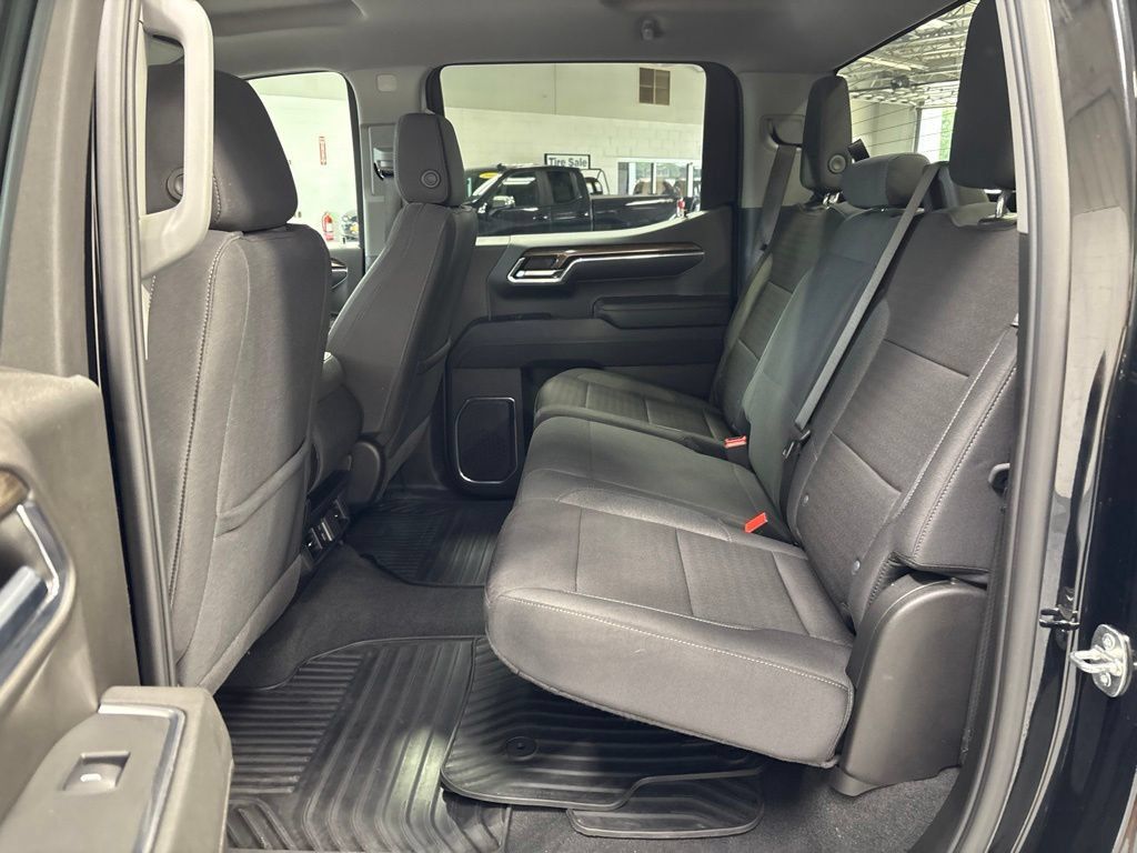 Used 2024 Chevrolet Silverado 1500 LT AWD/4WD image 32