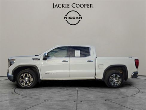 Used 2025 GMC Sierra 1500 SLT image 2