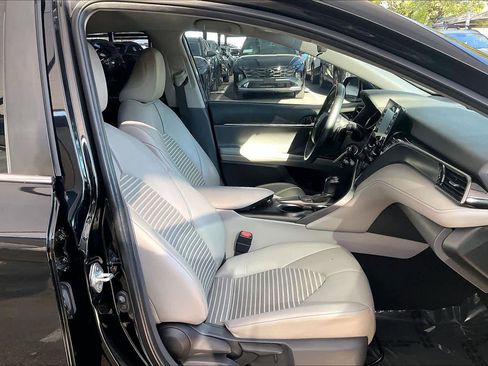 Used 2021 Toyota Camry SE image 18