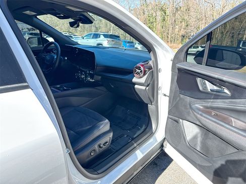 Used 2024 Chevrolet Blazer EV RS image 29