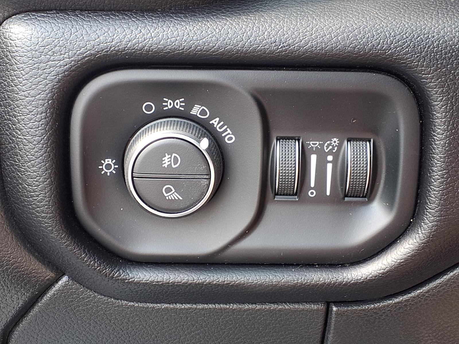 Used 2024 RAM 2500 Laramie w/ Safety Group AWD/4WD image 17