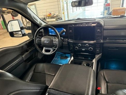 Used 2023 Ford F250 Lariat w/ Sport Appearance Package AWD/4WD image 19