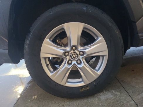 Used 2022 Toyota RAV4 XLE image 10