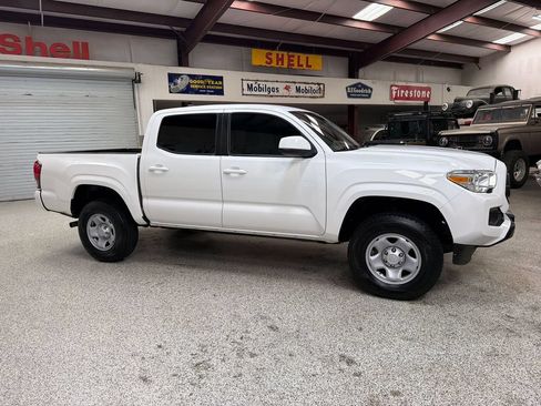 Used 2023 Toyota Tacoma SR w/ SR Convenience Package RWD image 10