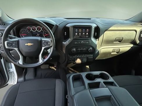 Used 2022 Chevrolet Silverado 2500 Custom w/ Custom Value Package AWD/4WD image 17