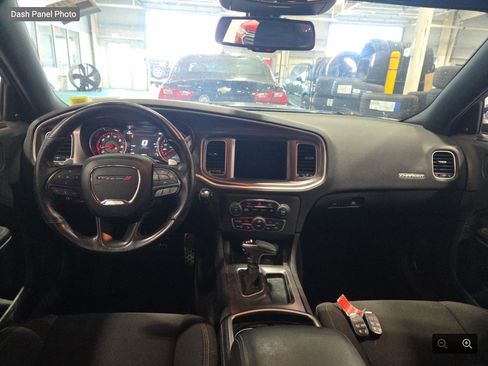 Used 2019 Dodge Charger Scat Pack RWD image 8