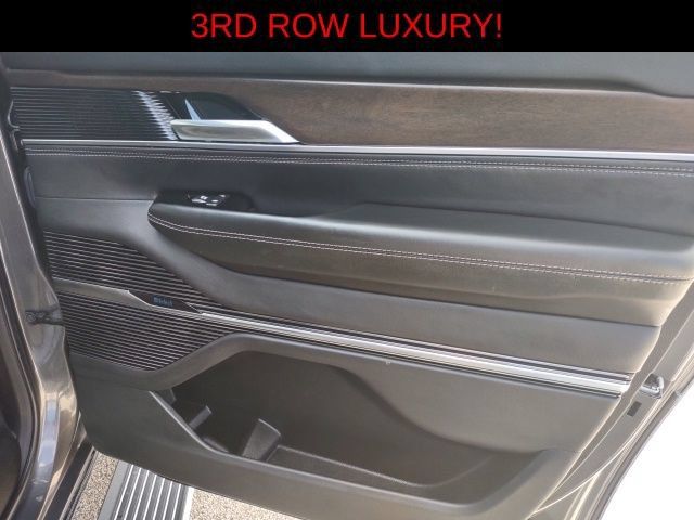 Used 2023 Jeep Grand Wagoneer L Series II AWD/4WD image 29
